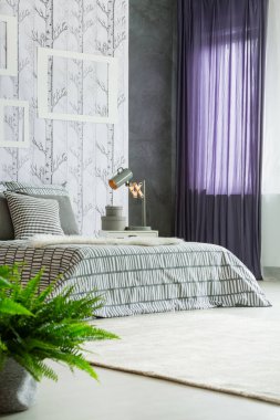 Fern ile basit yatak odası