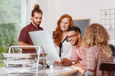 İş arkadaşlarınızla birlikte beyin fırtınası