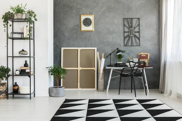 Geometric carpet in workspace interior — Stock Photo, Image