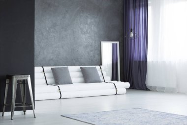 Bar tabure odasında metal