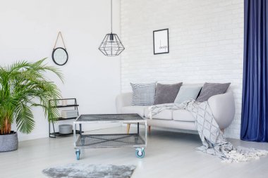 Modern oturma odası lamba ile