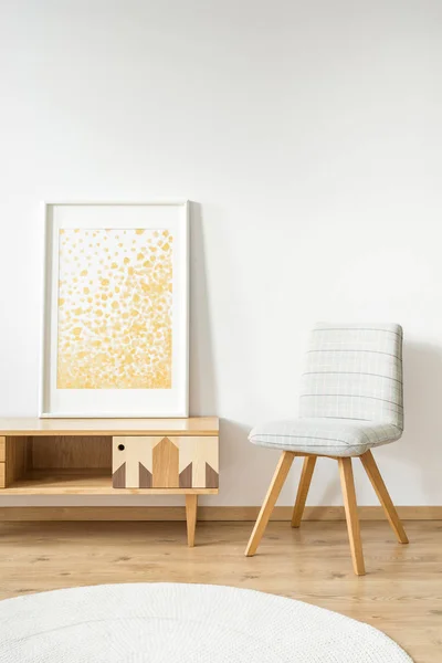 Peinture dorée et chaise — Photo