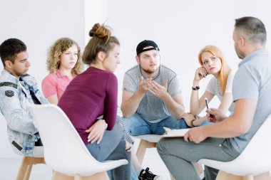 Çok kültürlü gençler grup ve danışman
