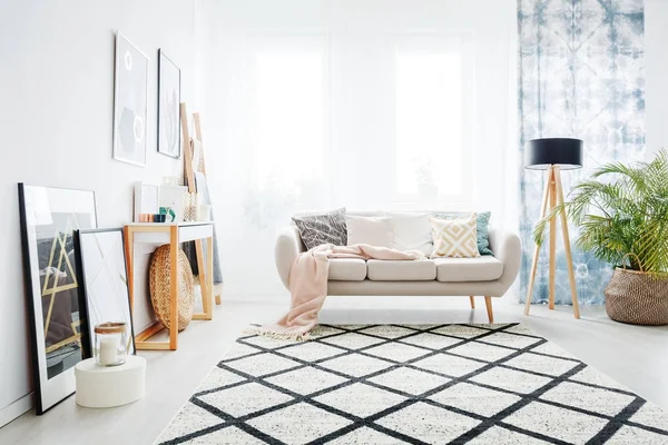 Bright living room with window — Stock Photo, Image