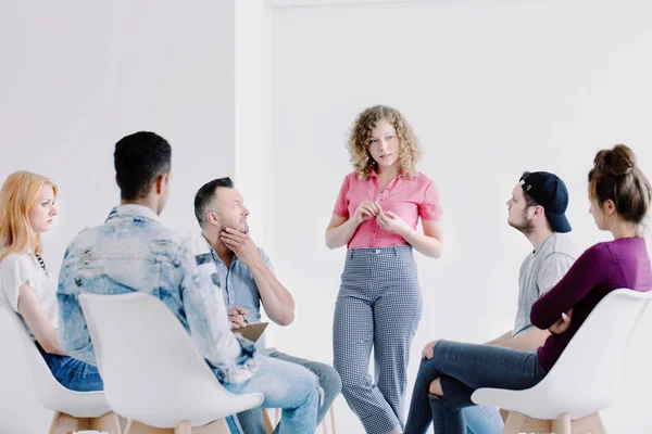 Teenage girl speaking to colleagues — Stock Photo, Image