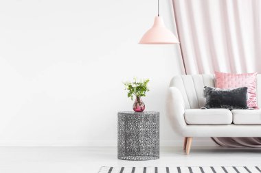 Yastıkları ile oturma odası