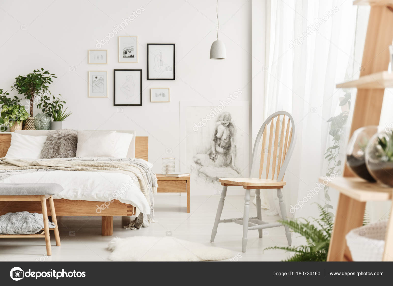 Houten stoel in natuurlijke slaapkamer — Stockfoto © photographee.eu ... Houten stoel in natuurlijke slaapkamer — Stockfoto © photographee.eu ...