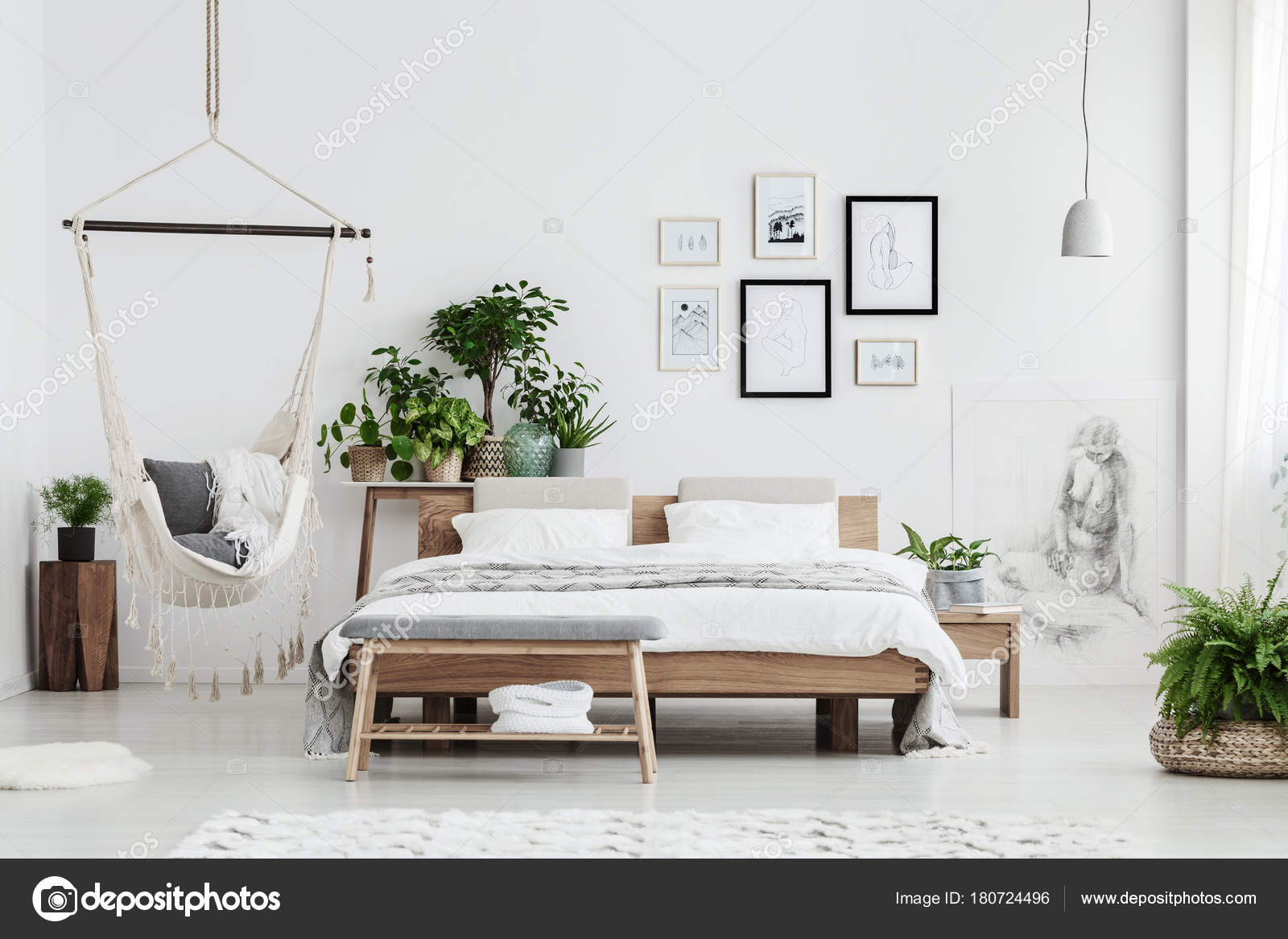 Natuurlijke slaapkamer met posters — Stockfoto © photographee.eu ... Natuurlijke slaapkamer met posters — Stockfoto © photographee.eu ...