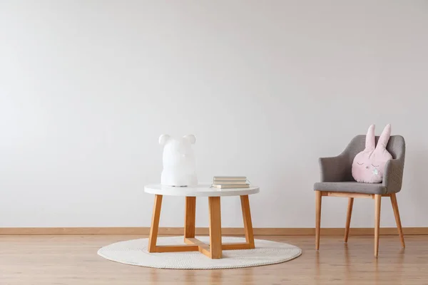 Mesa con libros — Foto de Stock