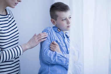 Otistik çocuk aşırı duyarlılık ile