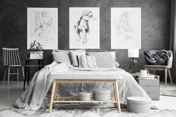 Dessins dans l'intérieur de la chambre monochrome — Photo