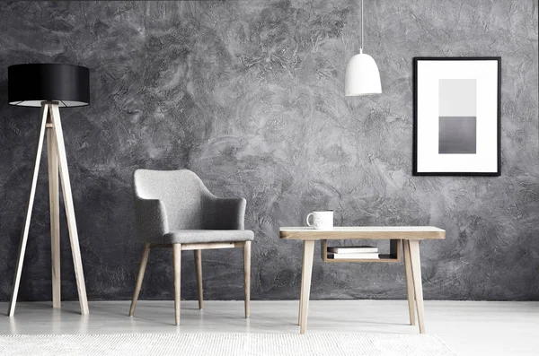 Sillón gris en salón — Foto de Stock