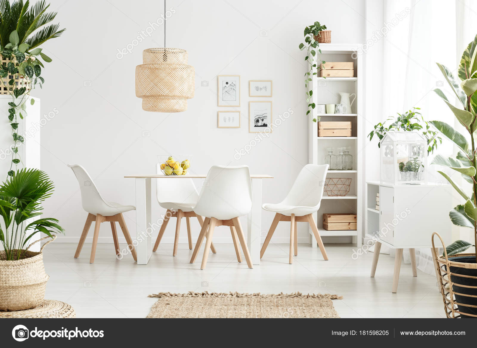 Planten in witte eetkamer — Stockfoto © photographee.eu #181598205 Planten in witte eetkamer — Stockfoto © photographee.eu #181598205