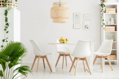 Sarmaşık bitkilerin ile yemek odası