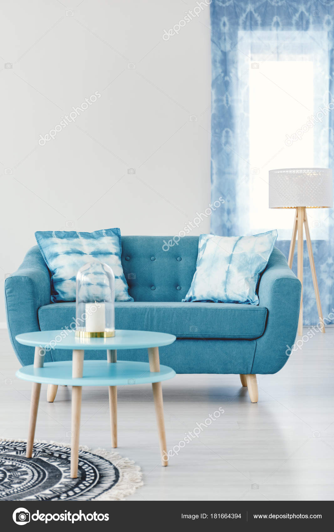 Türkis Wohnzimmer mit Sofa — Stockfoto © photographee.eu #181664394 Türkis Wohnzimmer mit Sofa — Stockfoto © photographee.eu #181664394