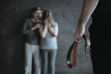 Üst kemer ile yakın çekim