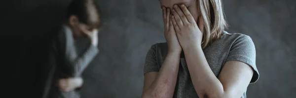 Жертва домашнього насильства — стокове фото