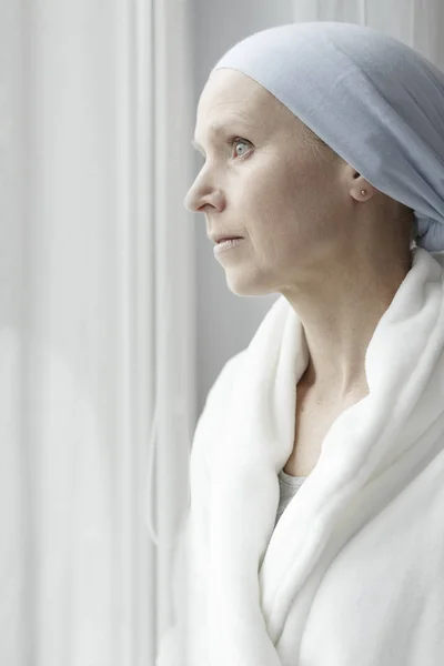 Mujer triste con cáncer de mama — Foto de Stock