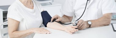 Doktor basınç ölçme