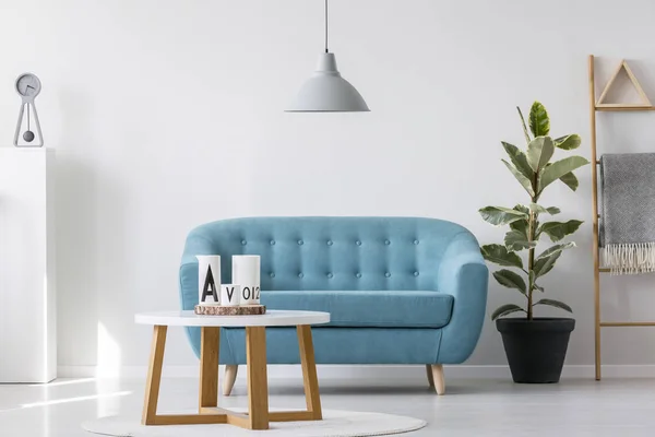 Jednoduché modré obývací pokoj — Stock fotografie