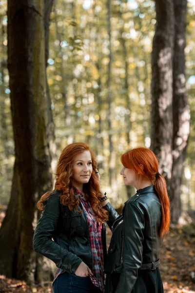 Red-haired sisters enjoying a walk — Stock Photo, Image