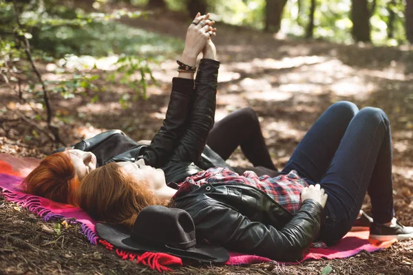 Lesbians lying in forest — Stock Photo, Image