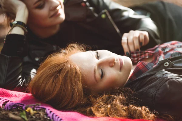 Intimità tra ragazze — Foto Stock