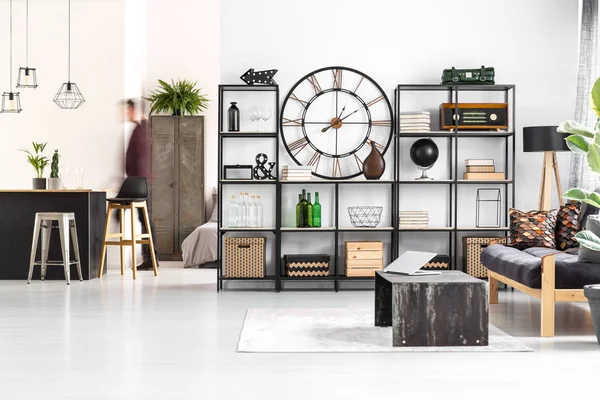 Round clock in living room — Stock Photo, Image