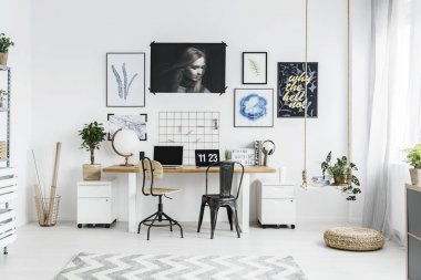 Sandalye beyaz çalışma alanı