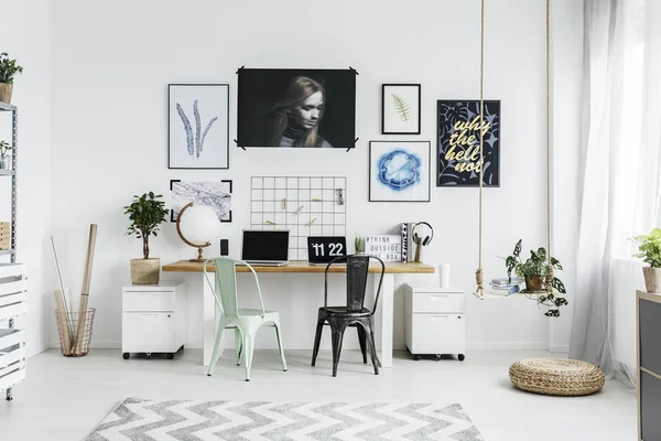 Swing in freelancer's office interior — Stock Photo, Image