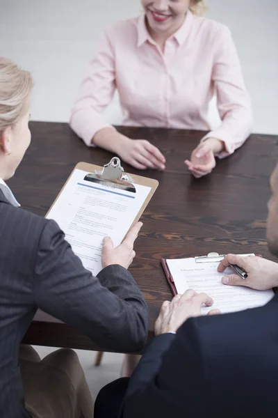 Smiling woman and recruiters — Stock Photo, Image