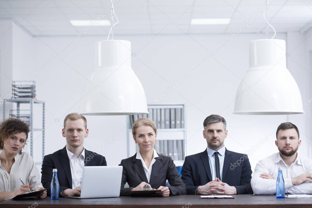 Businesswomen and businessmen during meeting