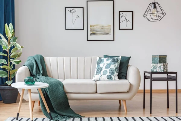 Green living room with gallery — Stock Photo, Image