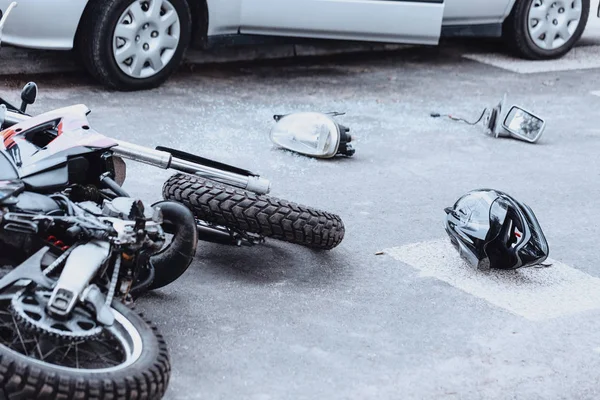 Helmet and motorcycle — Stock Photo, Image