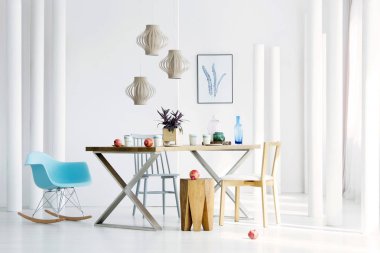 Tablo sallanan sandalye