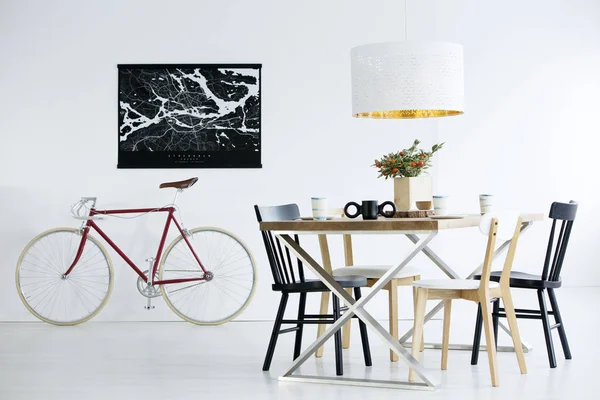 Bike in dining room — Stock Photo, Image