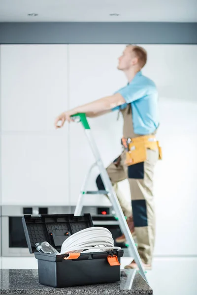 Svart verktygslåda av elektriker — Stockfoto