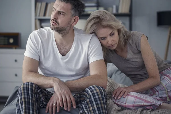 Esposo infeliz y esposa triste — Foto de Stock