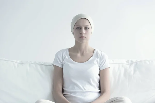 Ausharrend kranke Frau mit Krebs — Stockfoto