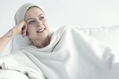 Kadın iyiye kanserli