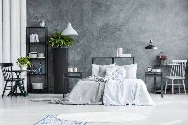 Ferah Yatak odası iç sandalye ile