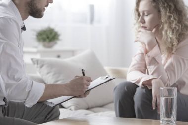 Psikiyatrist yazılı notlar terapisi sırasında