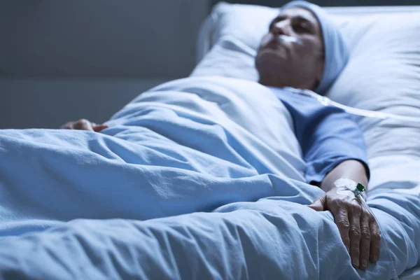 Dying woman in pain — Stock Photo, Image