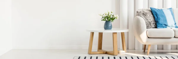 Empty living room with sofa — Stock Photo, Image