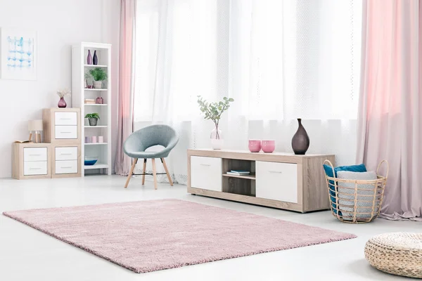 Spacious pink living room interior — Stock Photo, Image