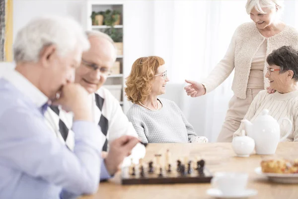 Idosos passando tempo juntos — Fotografia de Stock