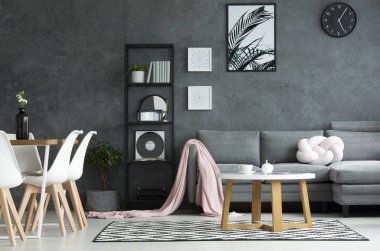 Karanlık oturma odası iç