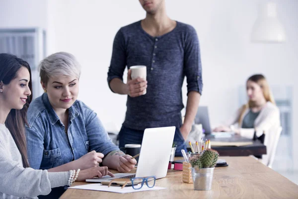 Businesswomen working together using laptop — Stock Photo, Image