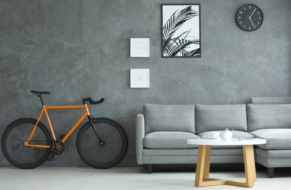 Orange bicycle in apartment interior — Stock Photo, Image