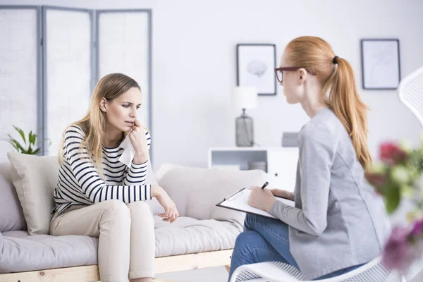 Crying woman with mental disorder — Stock Photo, Image